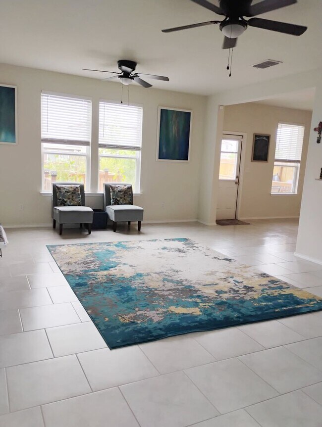 Building Photo - 3bed/2.5bath House For Lease! Available NO...
