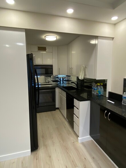 Building Photo - 4048 Exeter C