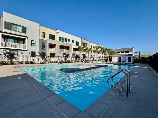 Building Photo - BRAND NEW 4 BED, 3.5 BATHS, 2070 SQ FT TOWNHOME BY KH HOMES