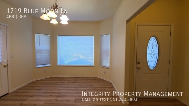 Building Photo - 1719 Blue Moon Ln