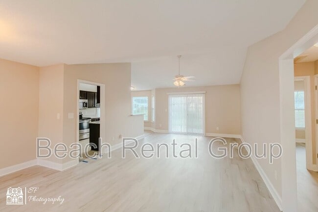 Building Photo - 246 Macarthur Dr