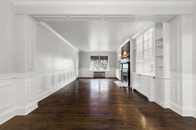 Building Photo - 25 W Elm St