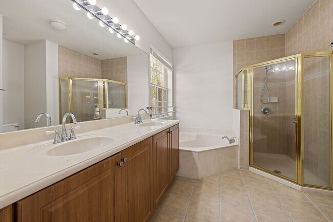 Building Photo - 8401 SW 25th Ct