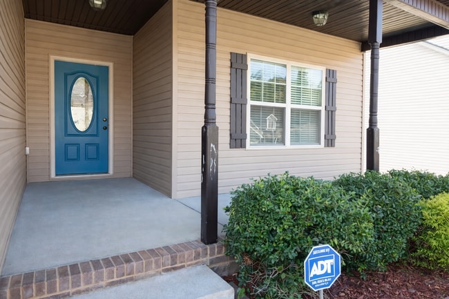 Building Photo - 3 bedroom 2 bath Gem in Hidden Springs Subdivision