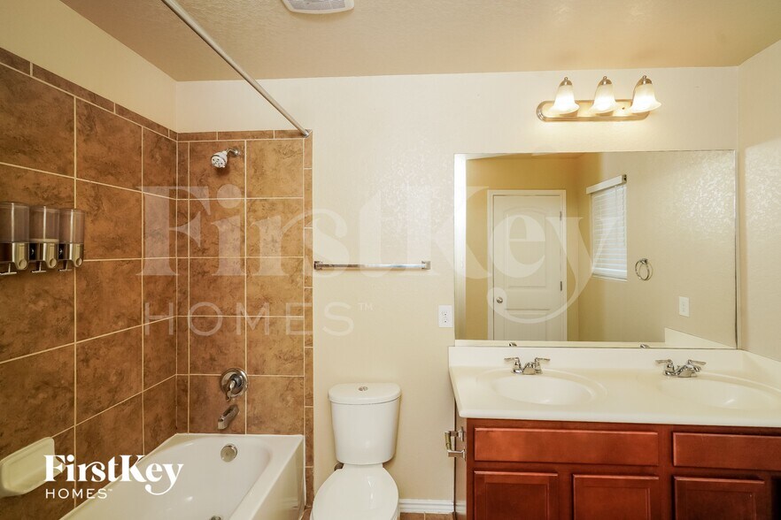 Building Photo - 2546 Just My Style