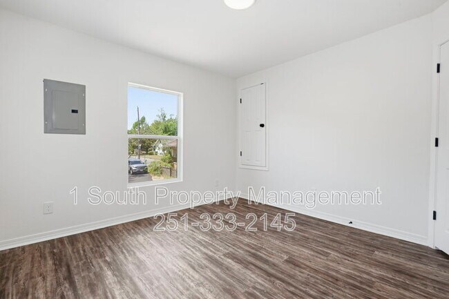 Building Photo - 377 Tuttle Ave