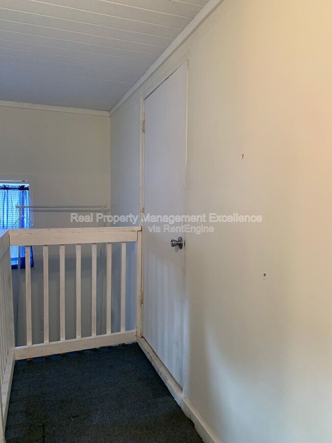 Building Photo - 410 W Watson St