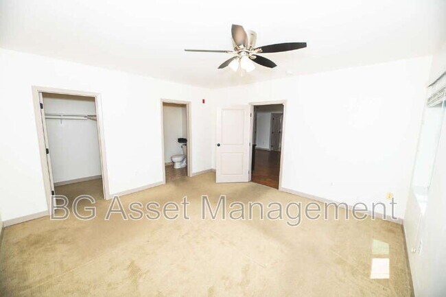 Building Photo - 1459 MacArthur Blvd
