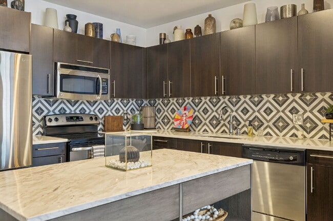 Building Photo - Move-In Ready ICON Condo in The Gulch, Designer Furnished Option, Rare Same-Floor Parking, 2BR wi...