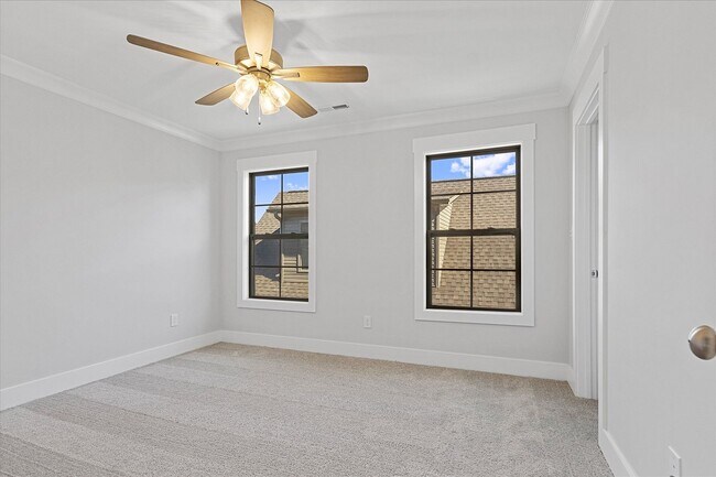 Building Photo - NEW Move in Ready Home!