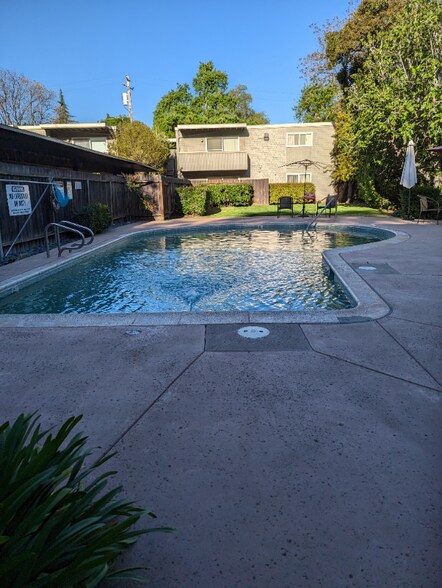 Building Photo - 1044 Rivara Rd