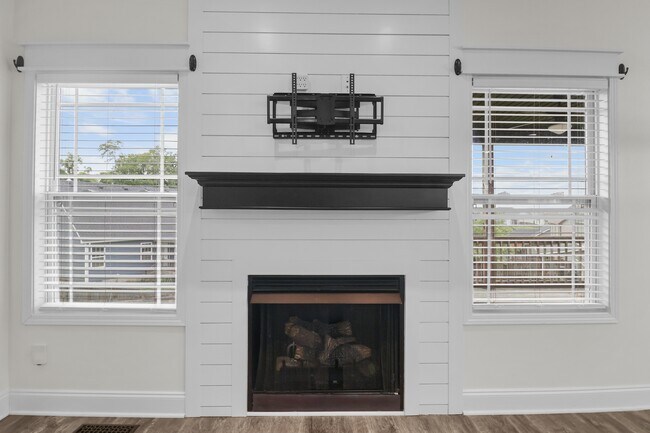 Building Photo - 525 Woodtrace Dr