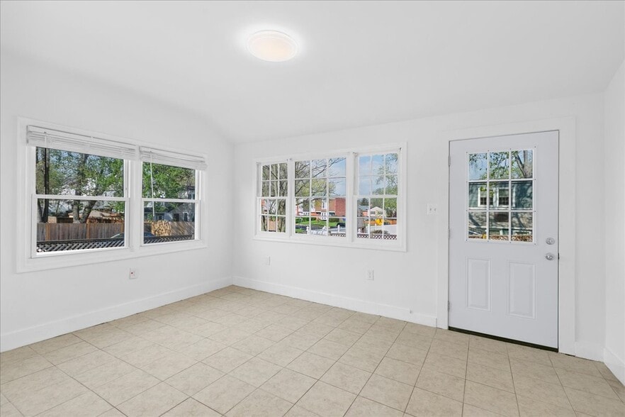 Building Photo - 239 Nottoway St SE