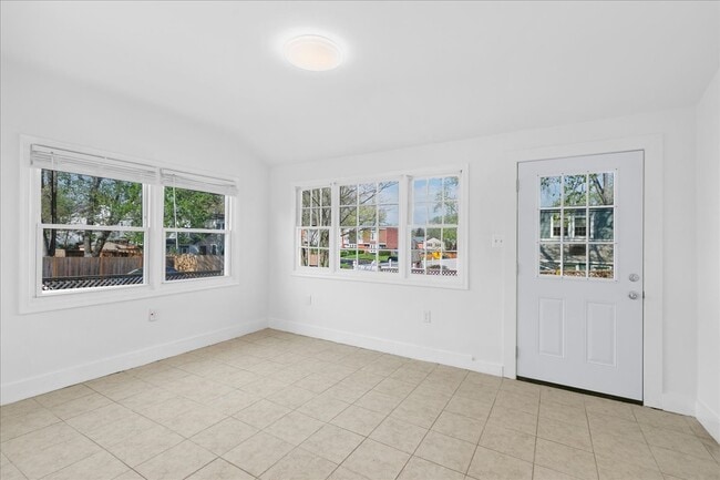 Building Photo - 239 Nottoway St SE