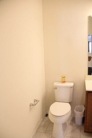 Common bathroom view 2 - 115 Deacon Shattuck Way