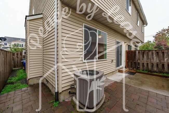 Building Photo - 6513 NE Forest Ln