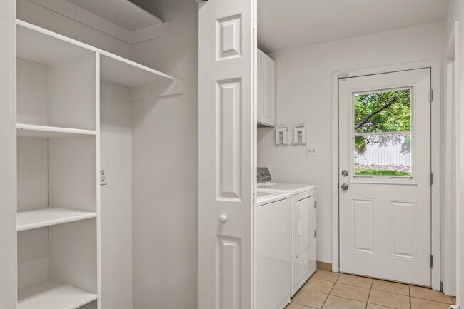 Building Photo - 1201 W 12th St