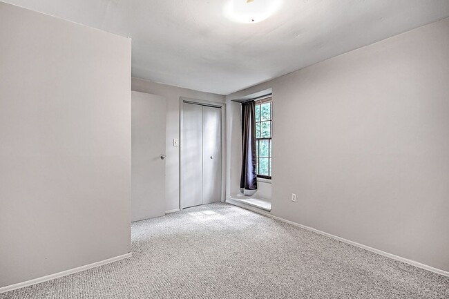 Building Photo - 252 Wildwood Dr