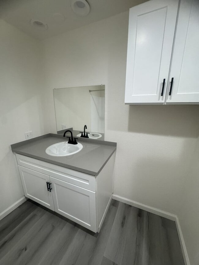 Building Photo - 2433 E Garvey Ave N