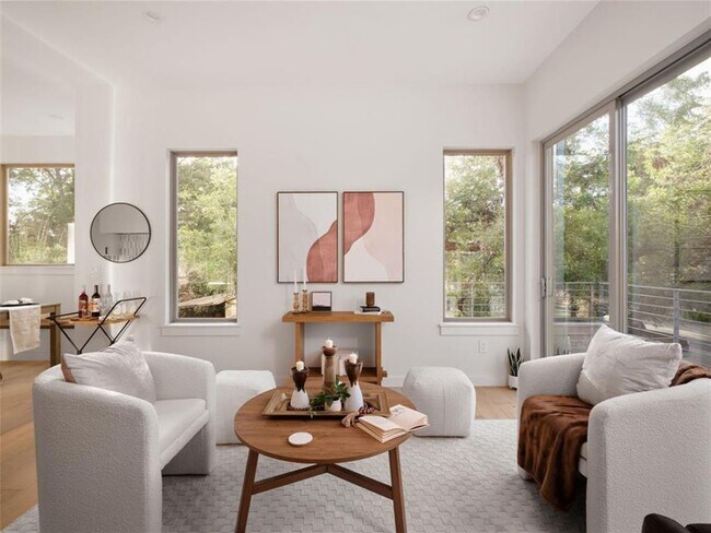 Building Photo - 3208 Govalle Ave