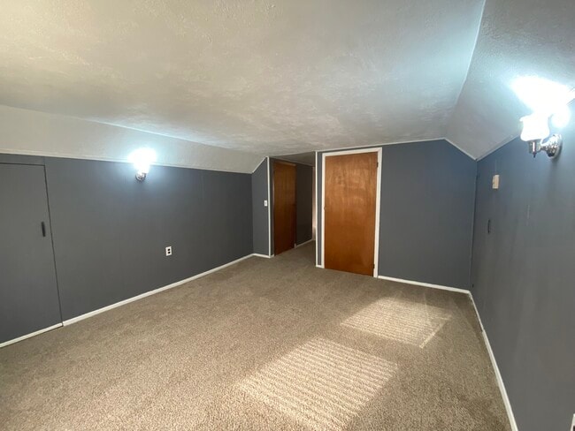 Building Photo - 6825 Beresford Ave