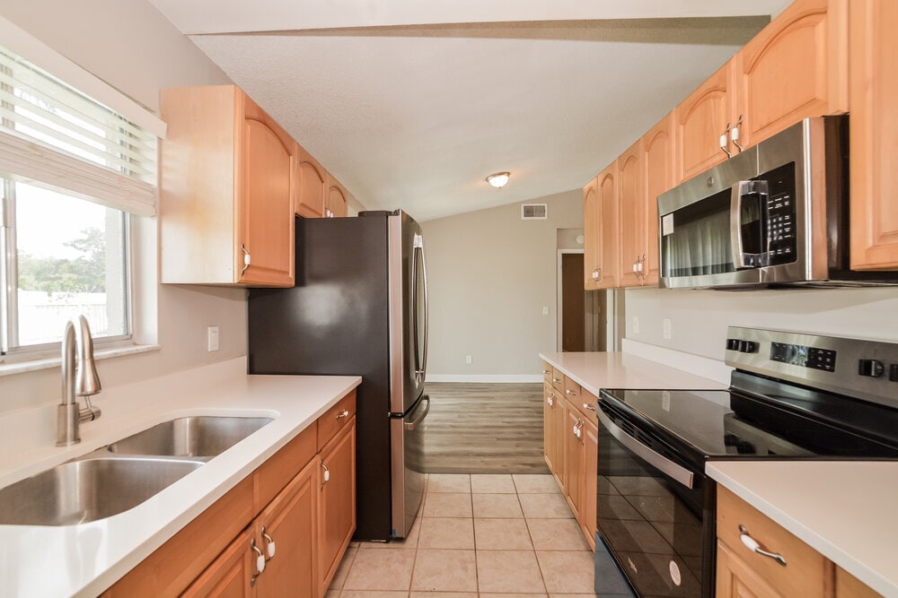 Building Photo - 426 Iowa Woods Cir E