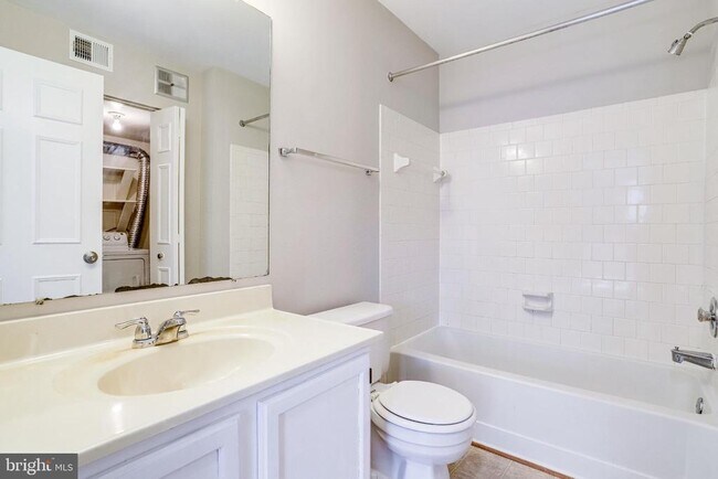 Building Photo - 7758 New Providence Dr