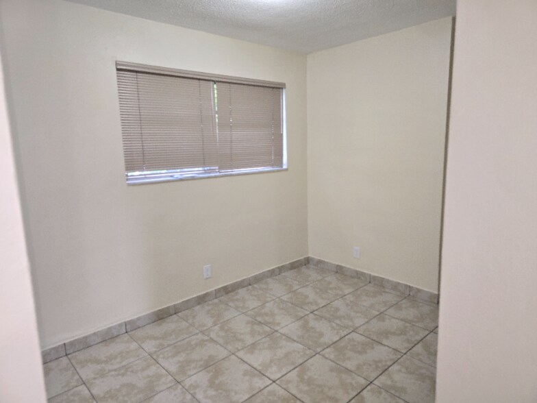 Building Photo - 305 N 61st Ave