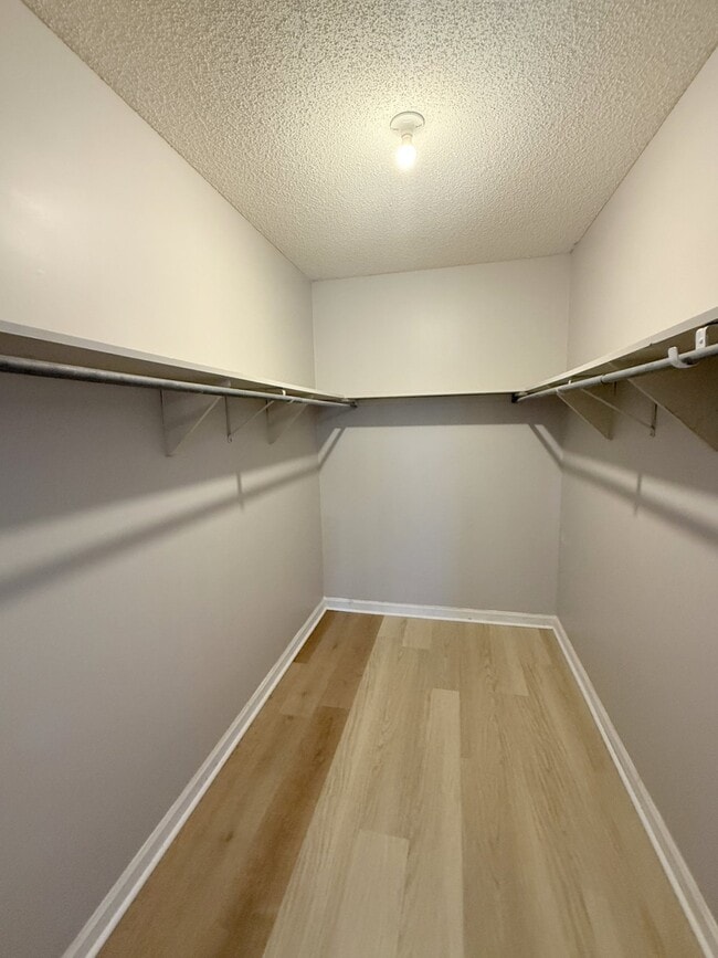 Building Photo - 13001 Virginia Ct