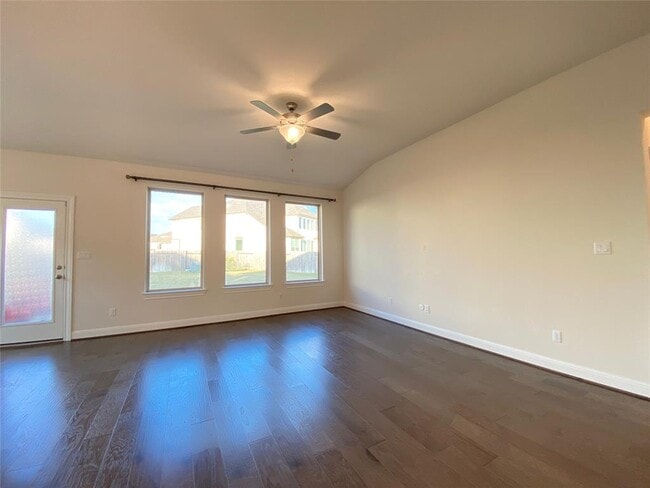 Building Photo - 1405 Vista View Dr