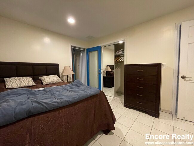 Building Photo - 56 Hobson St