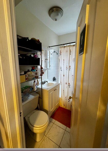 Building Photo - 1953 W Winnemac Ave