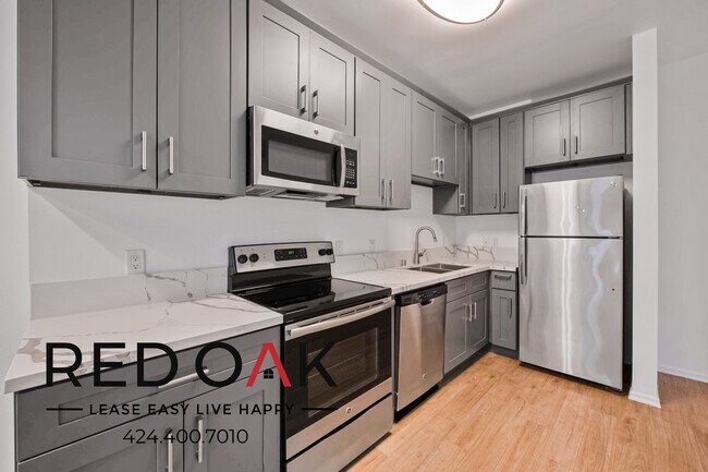Building Photo - 5837 W Sunset Blvd