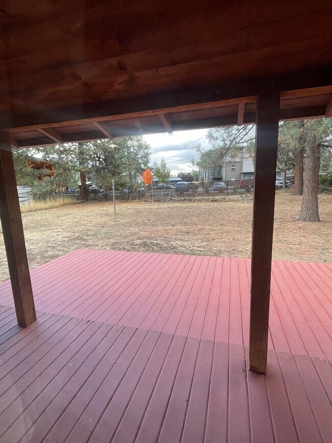 Building Photo - 2 Bedroom Home Near Old Mill