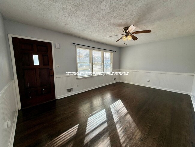 Building Photo - 4 Bedroom Home Near Downtown Lee’s Summit