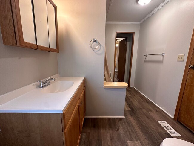 Building Photo - Awesome 2/2 Trailer in Westlake for rent!