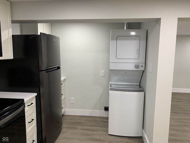 Building Photo - 9271 Mallard Dr