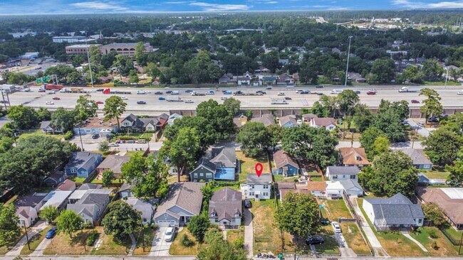 Building Photo - 915 Eleanor St