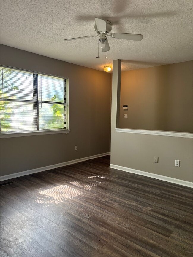 Building Photo - 420-422 Sioux Trail