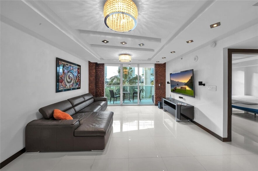 Building Photo - 31 SE 5th St