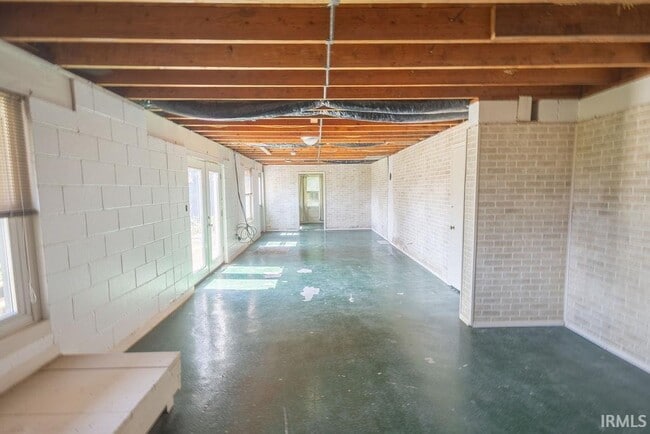 Building Photo - 1744 Parkview Dr