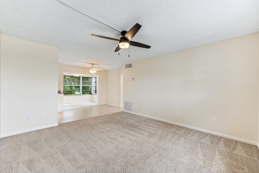 Building Photo - 1518 Edgewater Cir