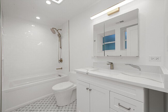 Building Photo - 2203 W Giddings St
