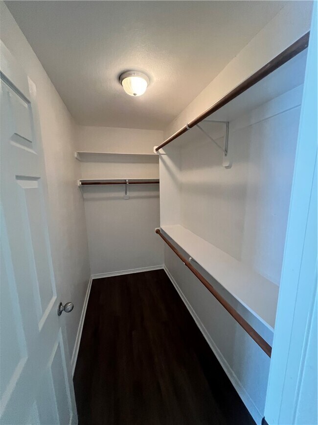 Building Photo - 555 Cascade Cir