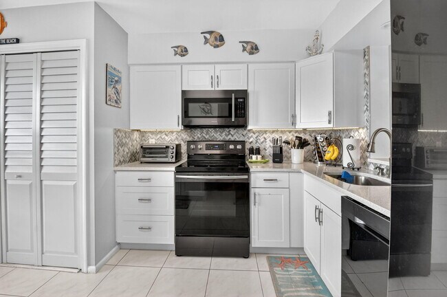 Building Photo - 14527 Bonaire Blvd