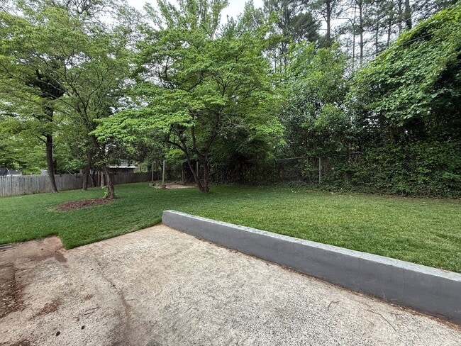 Building Photo - Beautiful Three Bedroom Home in Plaza Midwood!