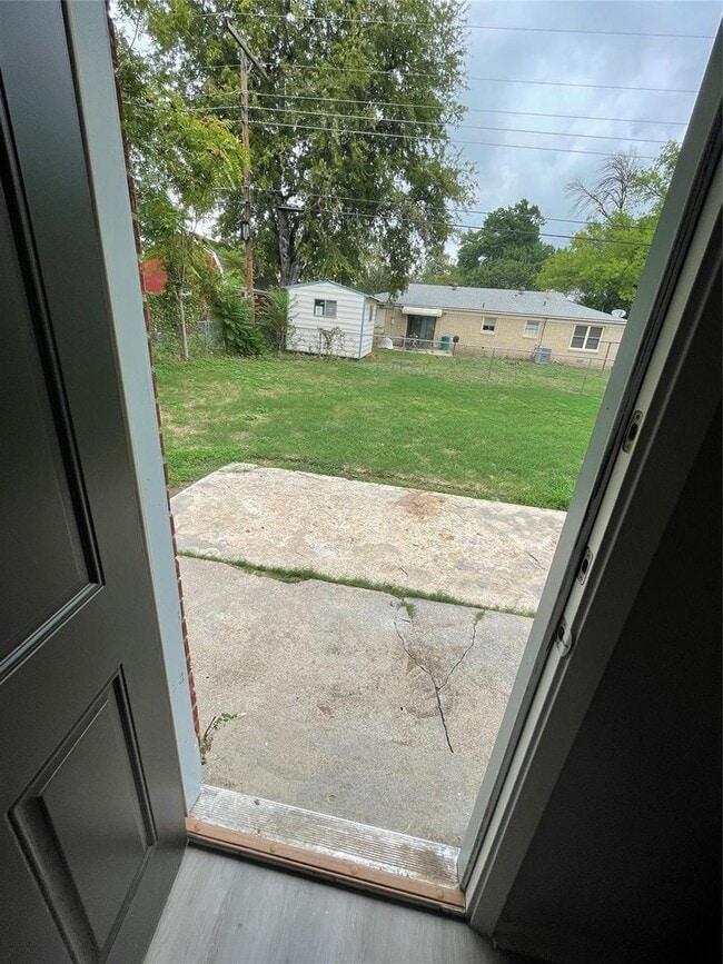 Building Photo - 3 BR/2.5BA | Renovated Single Family Home | 1-Car Garage Parking | Fenced backyard