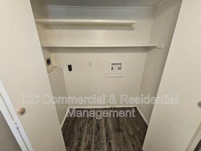 Building Photo - 10013 N Harrison Dr