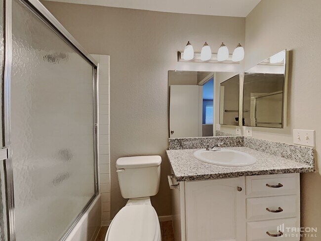 Building Photo - 2704 Purple Root Dr