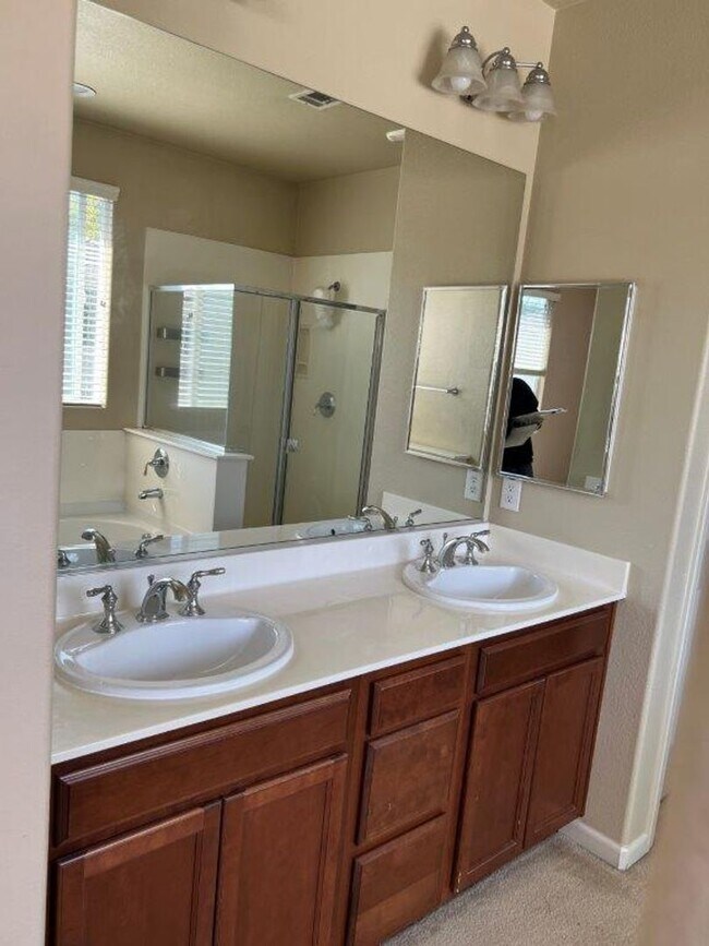 Building Photo - Modern 3 Bedroom 2 Bath 2 Story Vacaville Pets OK *Star Rentals